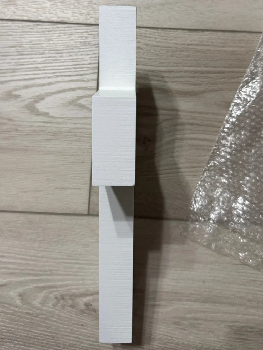 XM Arts simple white